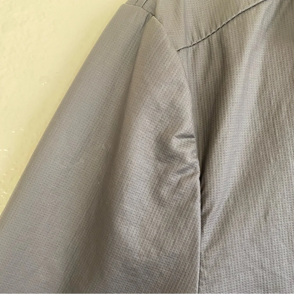 Forever 21  Men’s Gray Blazer With Front Pockets And Button Closure  Size M